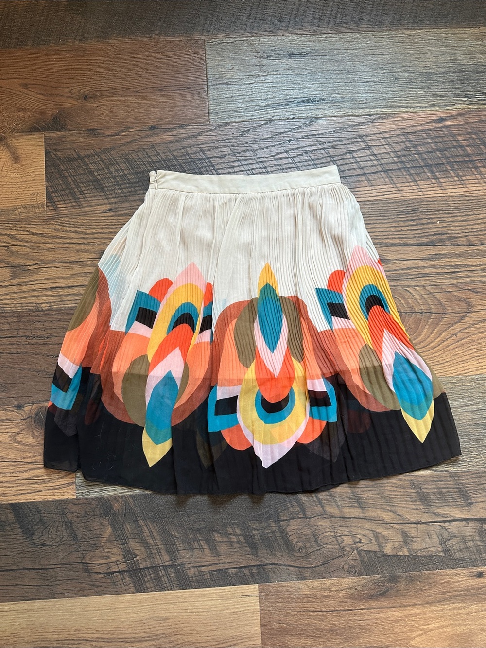 Pleated Multicolor Pattern Skirt - Picture 2 of 4